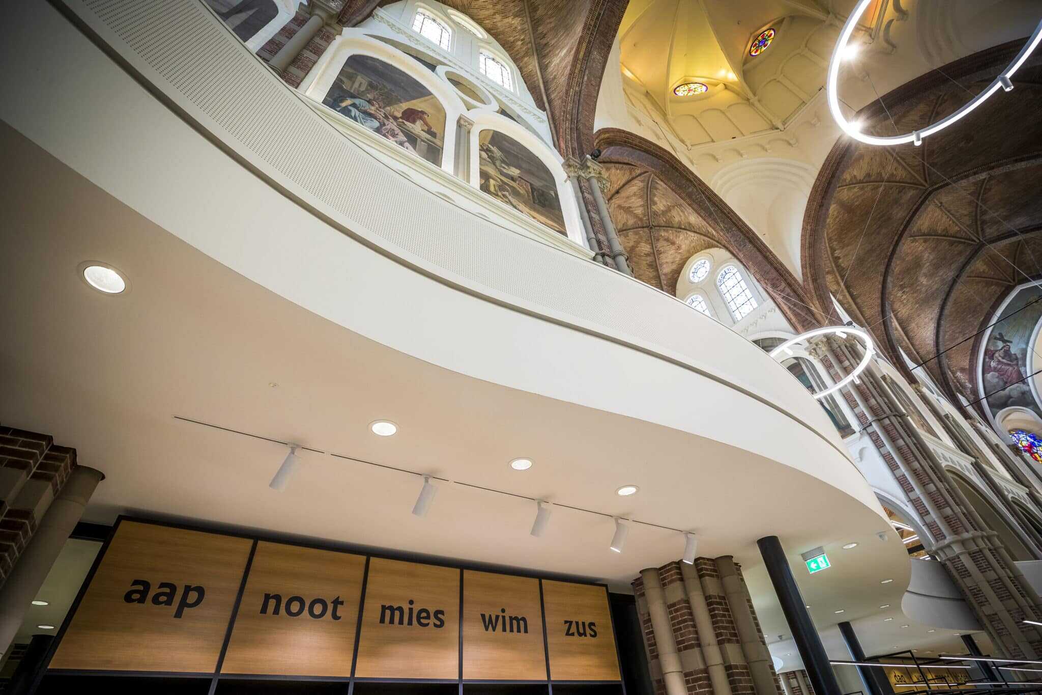 Akoestische plafondbekleding